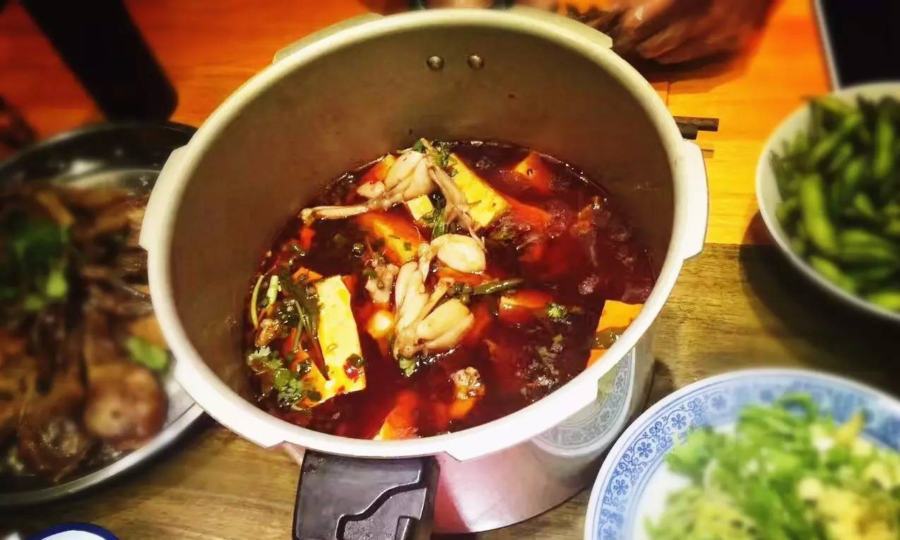 Ướp ếch với bột sa tế