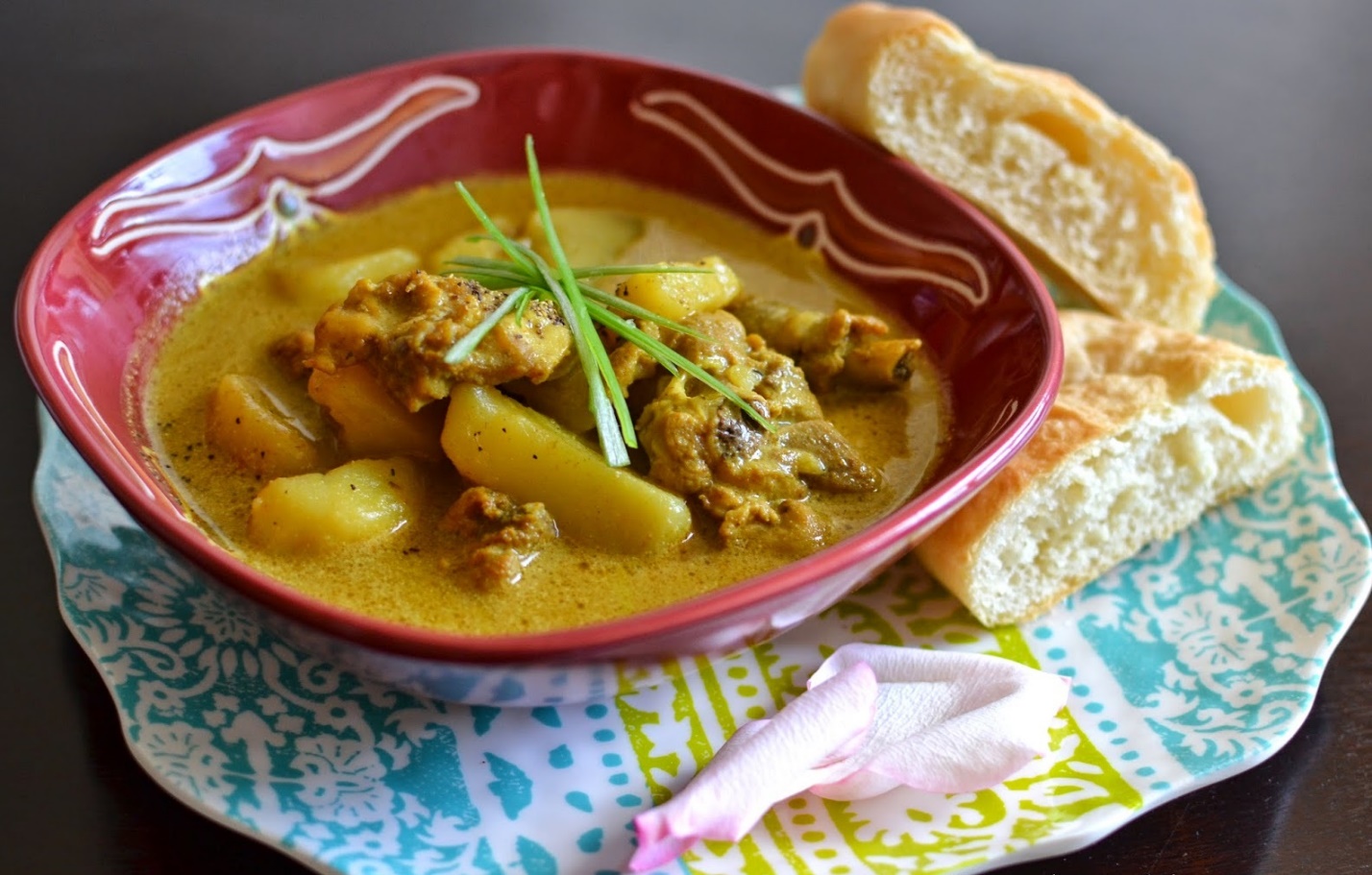 Cari gà thích hợp ăn kèm với bánh mì