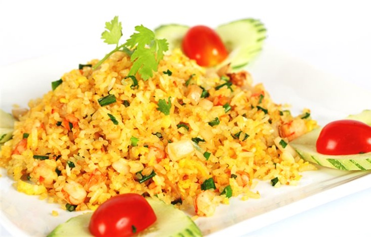 Cơm chiên cá mặn có màu sắc bắt mắt