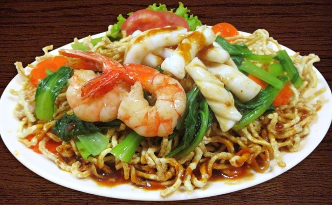 Mì xào giòn có vị giòn rụm thơm ngon