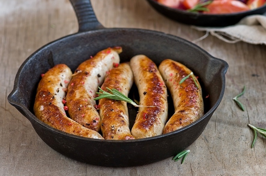 Xúc xích ăn ngon nhất khi được chiên vàng 